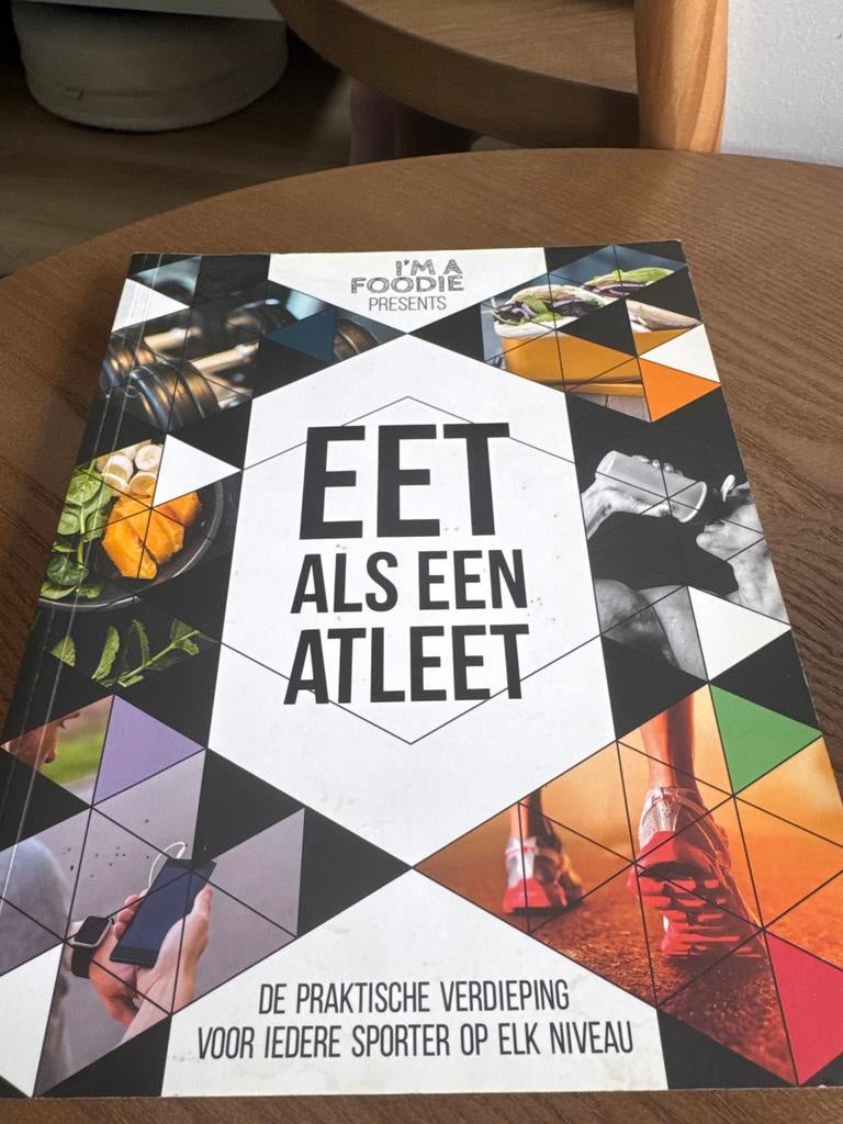 Eet als een atleet - I'm a Foodie Presents, Boeken, Ophalen of Verzenden, Zo goed als nieuw, Dieet en Voeding