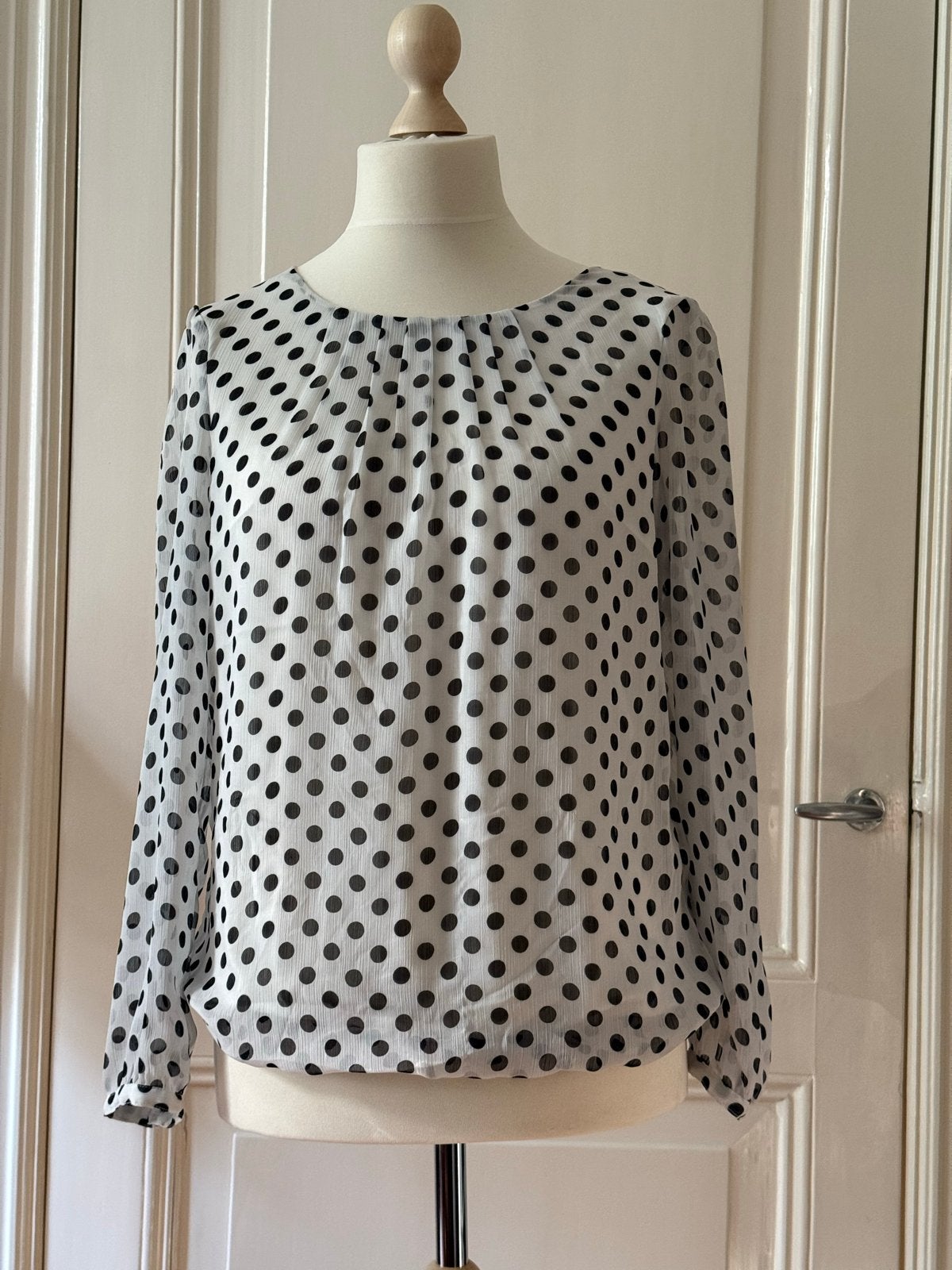 Witte blouse met zwarte stippen, polkadots, maat 40, Ophalen of Verzenden, Zo goed als nieuw, Maat 38/40 (M), Wit