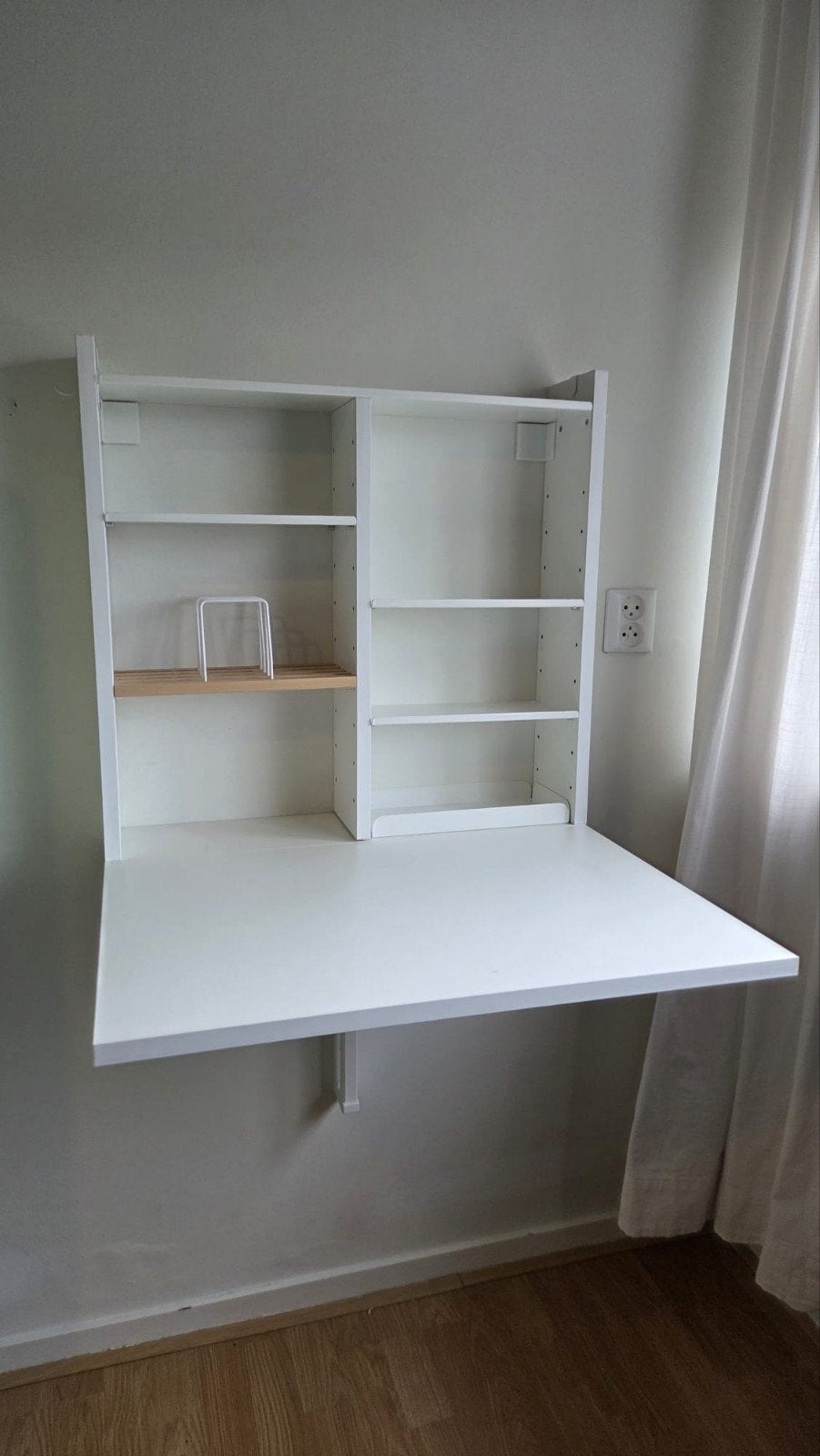 Norberg IKEA wandtafel bureau combinatie, wit, opklapbaar, Ophalen, Opbergruimte, Spaanplaat of MDF, Zo goed als nieuw