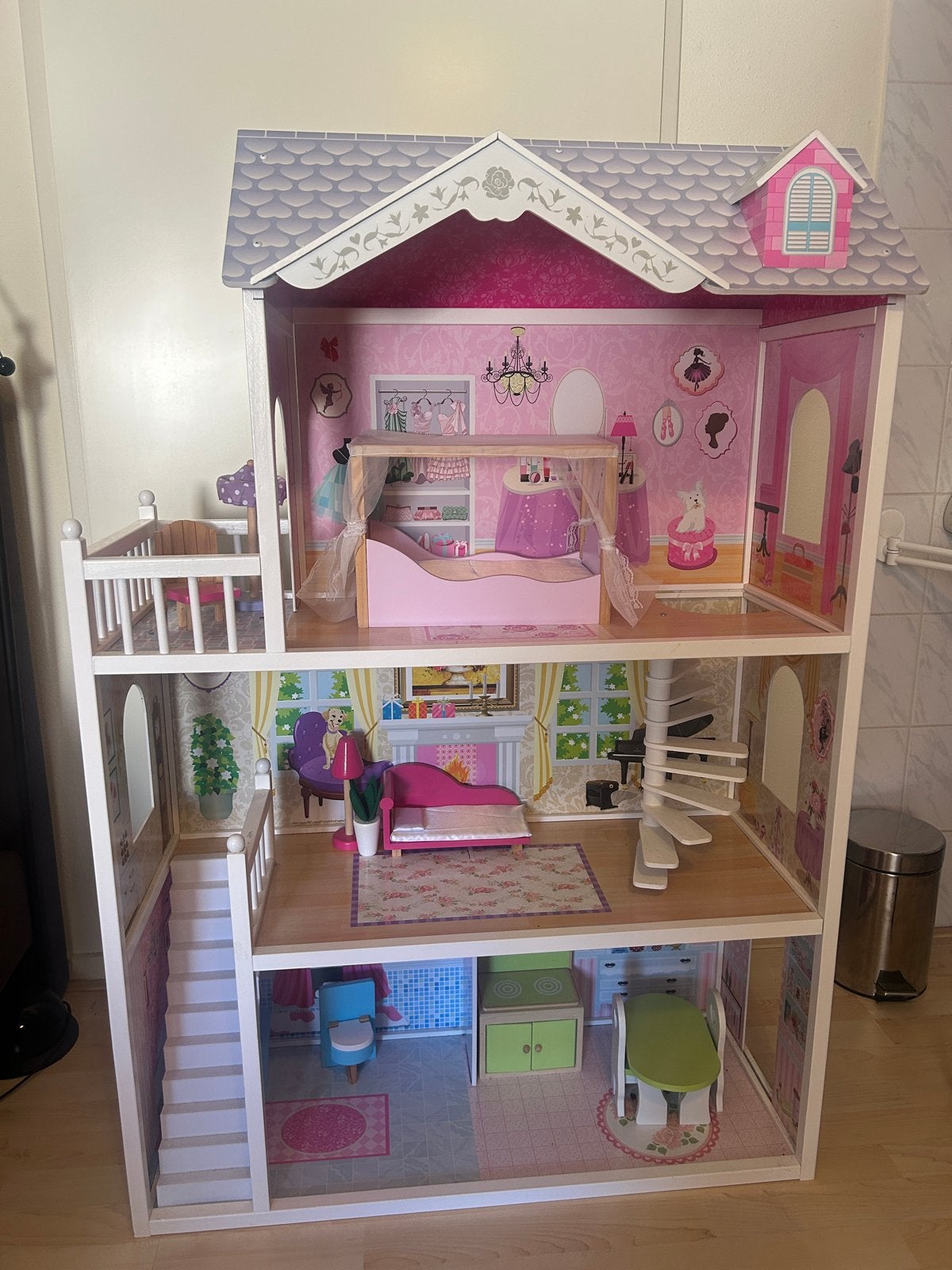 Groot Houten Poppenhuis met Meubels - Zo goed als nieuw, Ophalen, Zo goed als nieuw, Poppenhuis