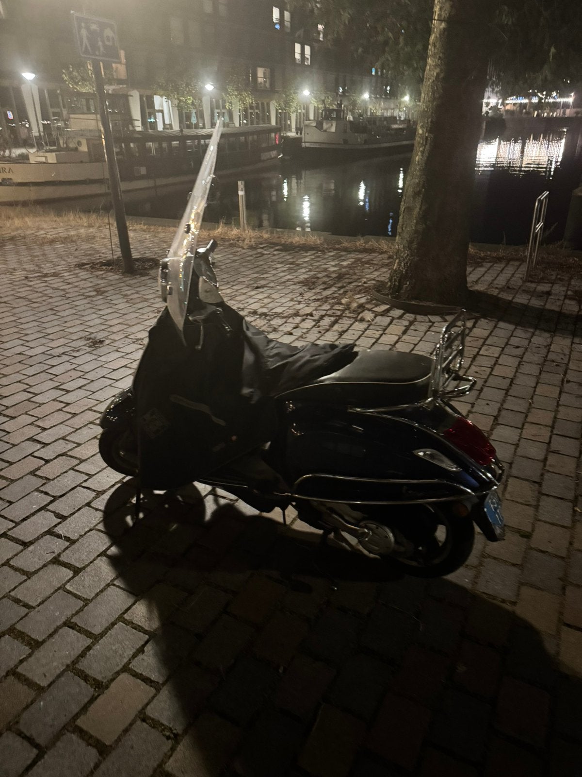 Vespa primavera, Fietsen en Brommers, Scooters | Vespa, Ophalen of Verzenden, Zo goed als nieuw, Benzine, Overige modellen