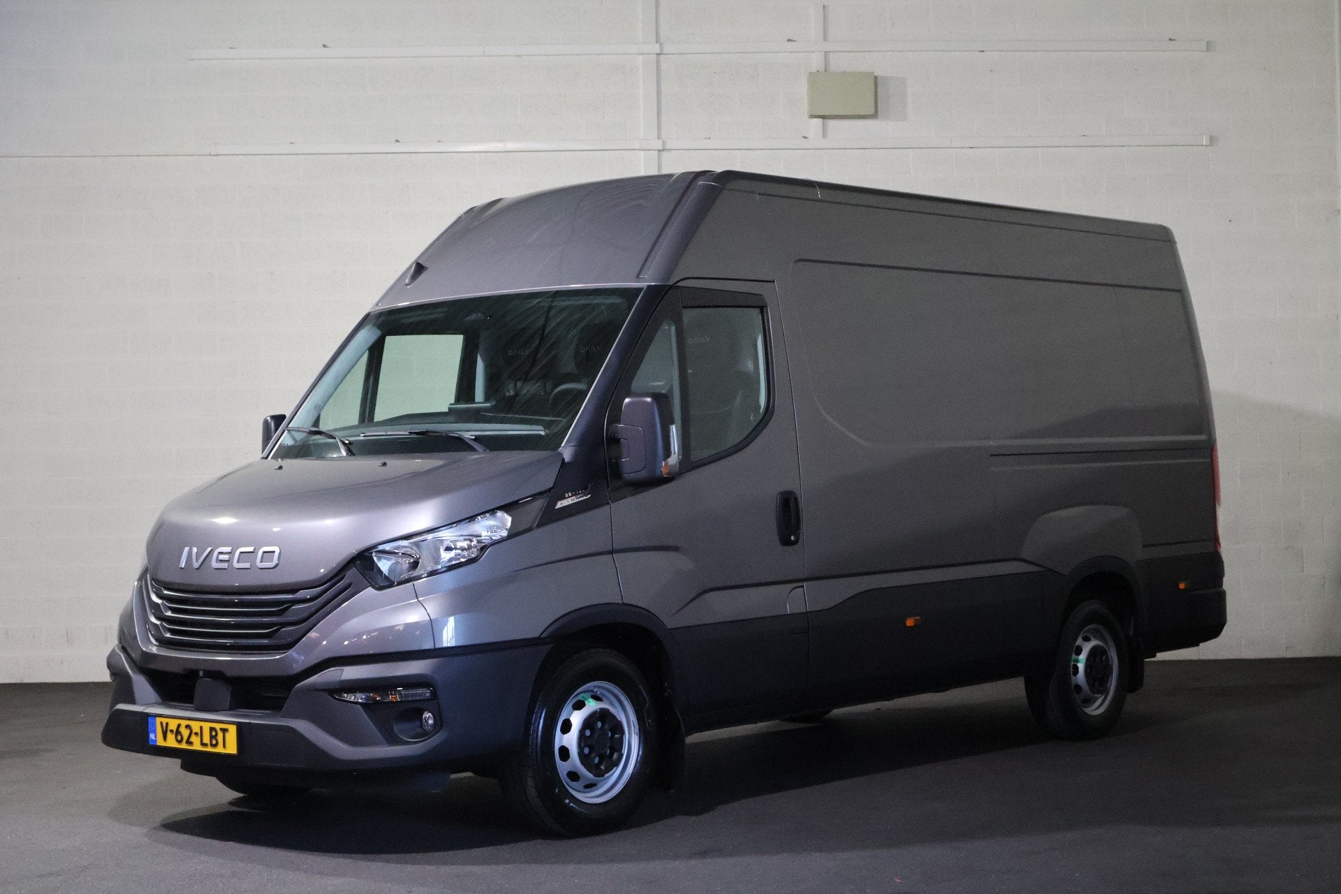 Iveco Daily 35S18 Hi-Matic L2 H2 Airco Navigatie Trekhaak Di, Automaat, Stof, Gebruikt, Euro 6
