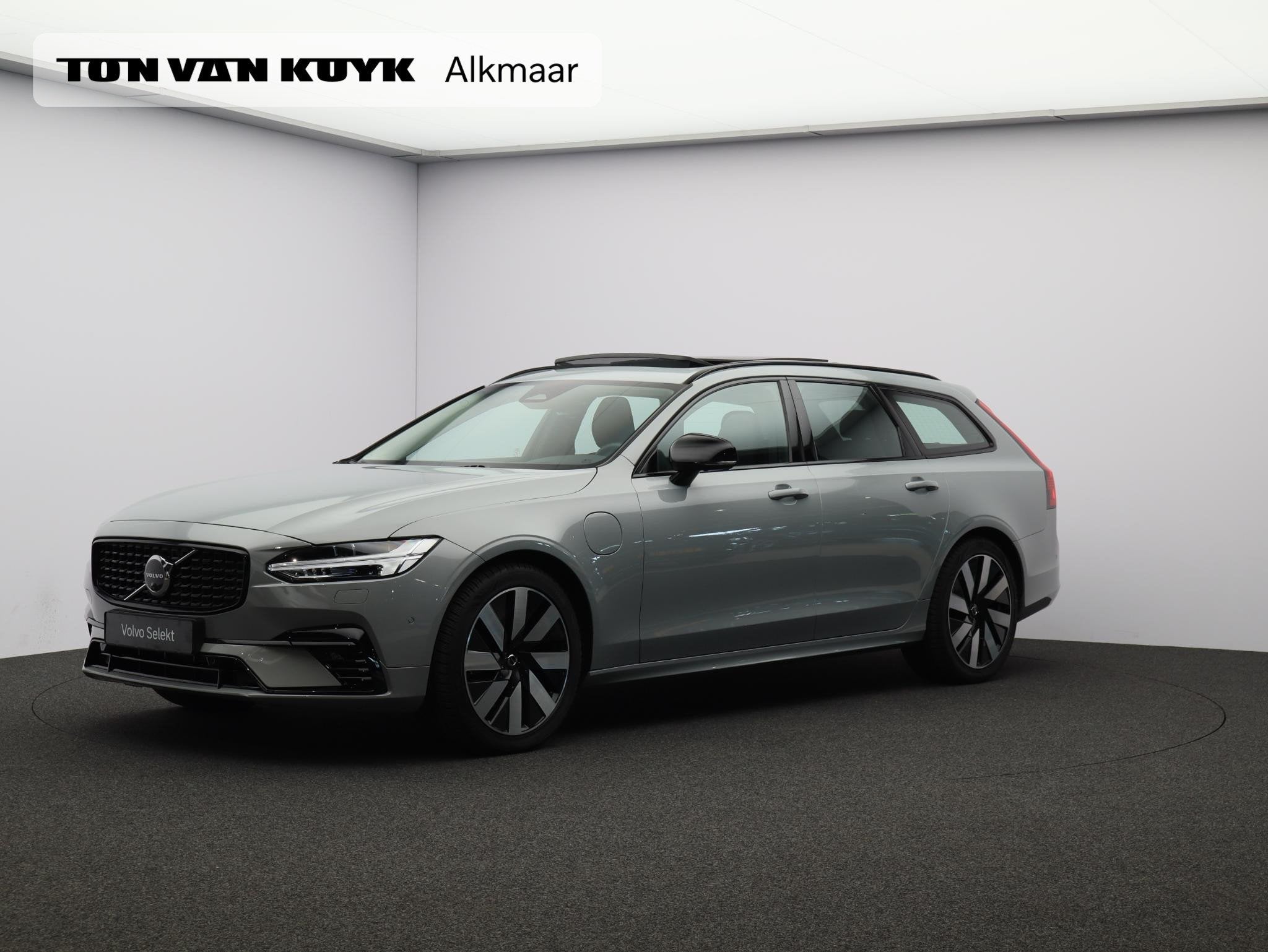 Volvo V90 T6 AWD Plug-in hybrid Ultra Dark Trekhaak / Pan. d, Auto's, Lichtsensor, 4 cilinders, 180 min, Zilver of Grijs