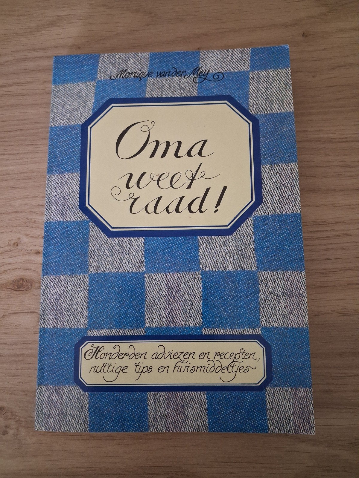 Oma weet raad! - Adviezen, recepten en huismiddeltjes, Ophalen of Verzenden, Gelezen, Monique van der Mey