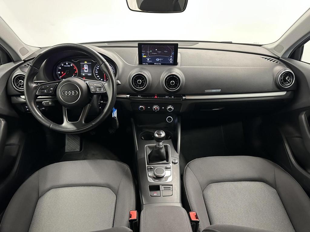 Audi A3 Limousine 1.0 TFSI NAVIGATIE CRUISE LM LED., Auto's, Voorwielaandrijving, 1160 kg, Stof, Gebruikt