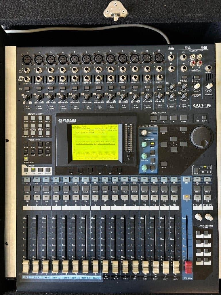 Yamaha 01V96 (version 2) digitale mixer, Muziek en Instrumenten, Mengpanelen, Gebruikt, 20 kanalen of meer, Microfooningang, Ophalen