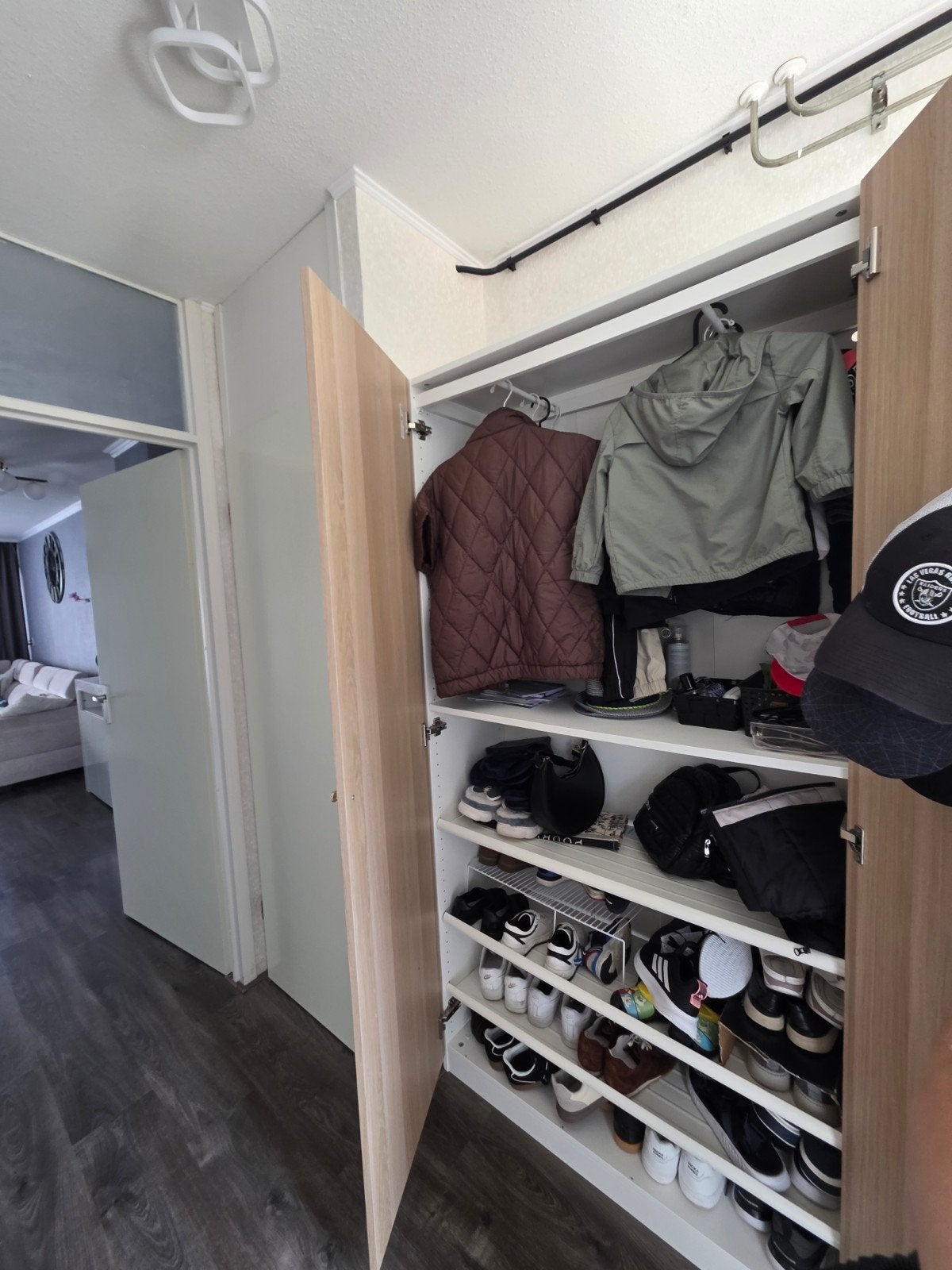 Praktische kast voor gang of hal, Ophalen, Met deur(en), Gebruikt, 200 cm of meer