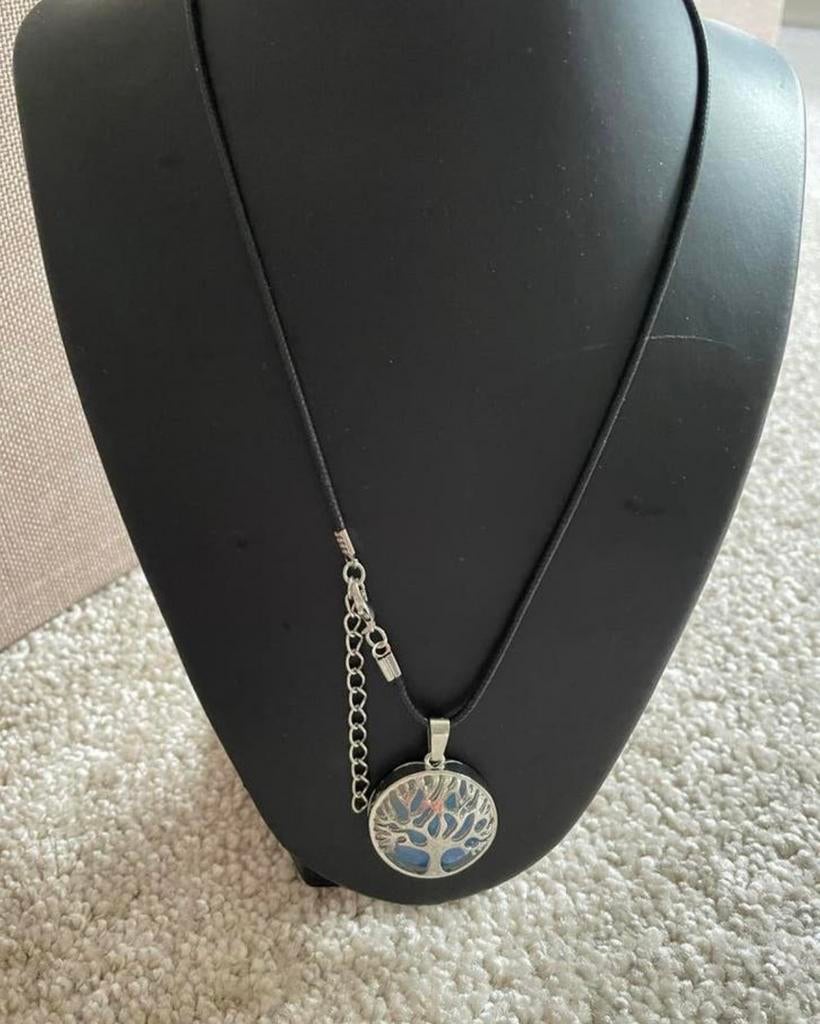 ketting met levensboom hanger, Ophalen of Verzenden, Zo goed als nieuw, Zilver, Overige materialen