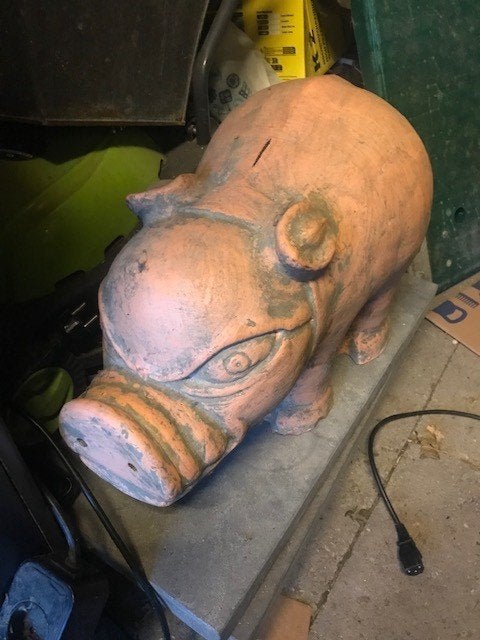 Booskijkend Varken. Leuk stenenbeeld. Circa 30 cm hoog, Ophalen, Gebruikt, Mens