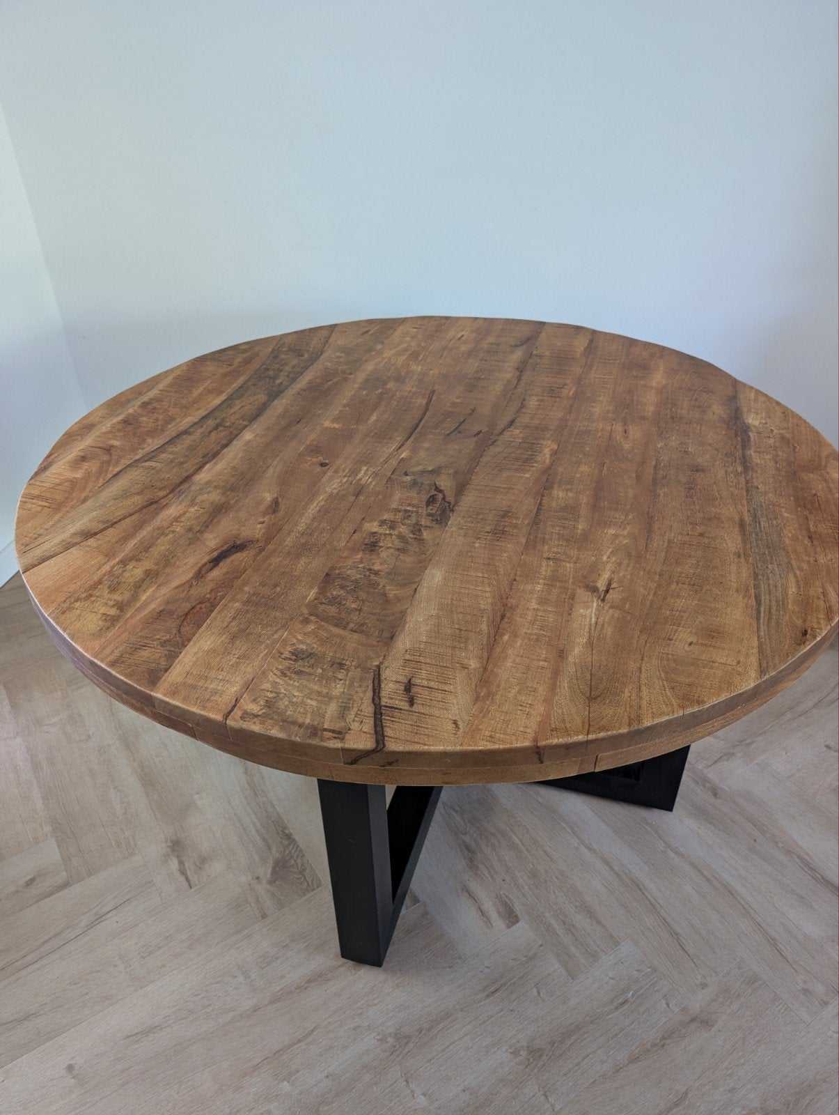 Ronde mangohout eettafel 130 cm, Overige houtsoorten, Rond, Ophalen of Verzenden, Zo goed als nieuw