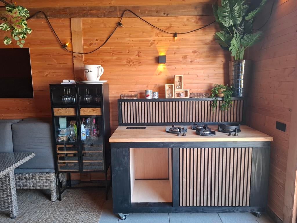 Luxe buitenkeuken met  Pitt Cooking gasfornuis, Ophalen, Gas