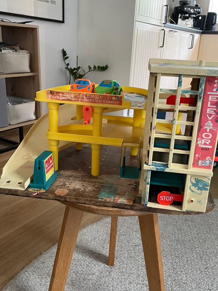 Speelgoed garage, Kinderen en Baby's, Speelgoed | Poppenhuizen, Ophalen, Gebruikt, Toebehoren