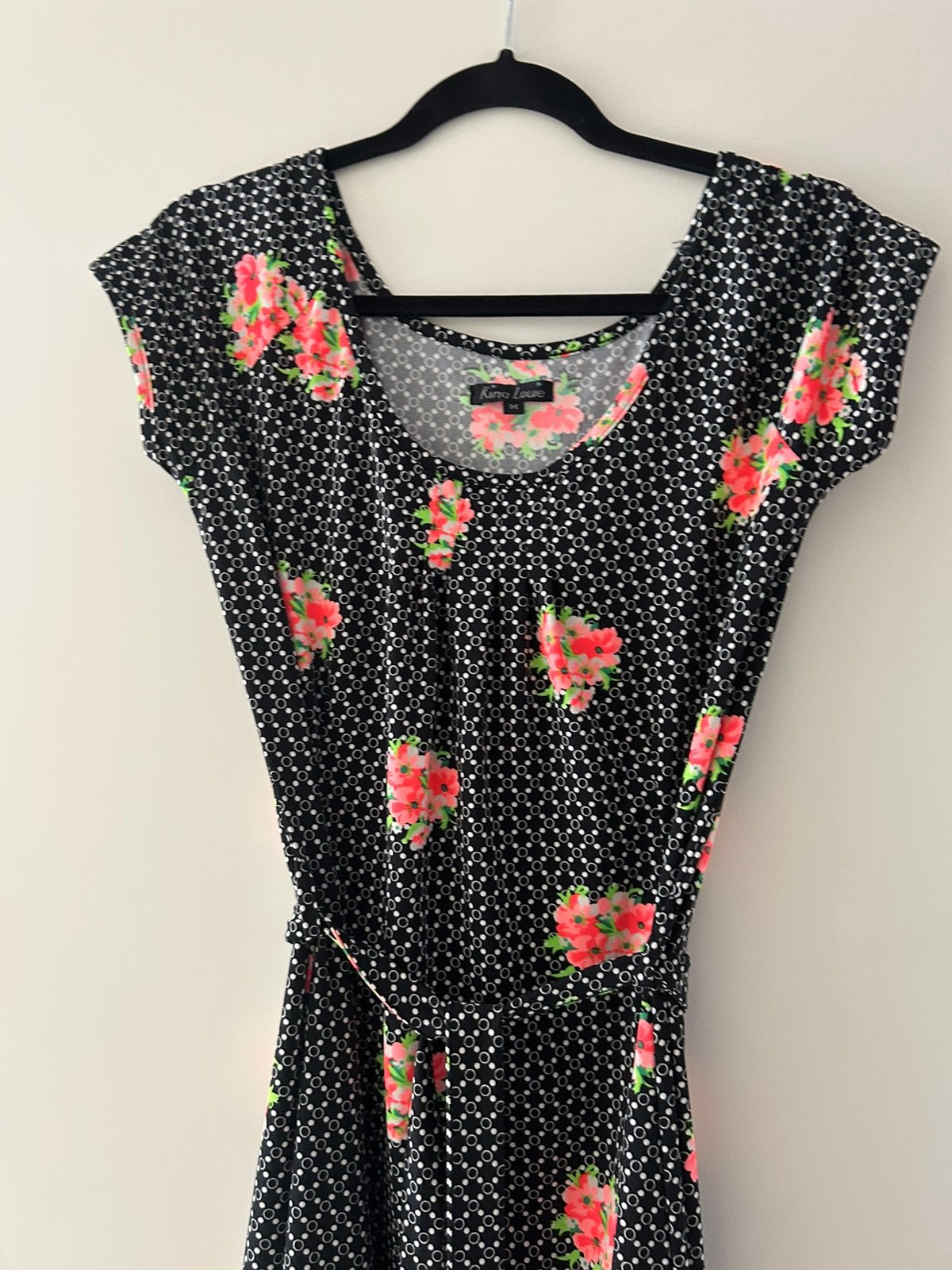 King Louie jurk zwart met bloemenpatroon - Maat M, Kleding | Dames, Jurken, Zo goed als nieuw, Maat 38/40 (M), Zwart, Onder de knie