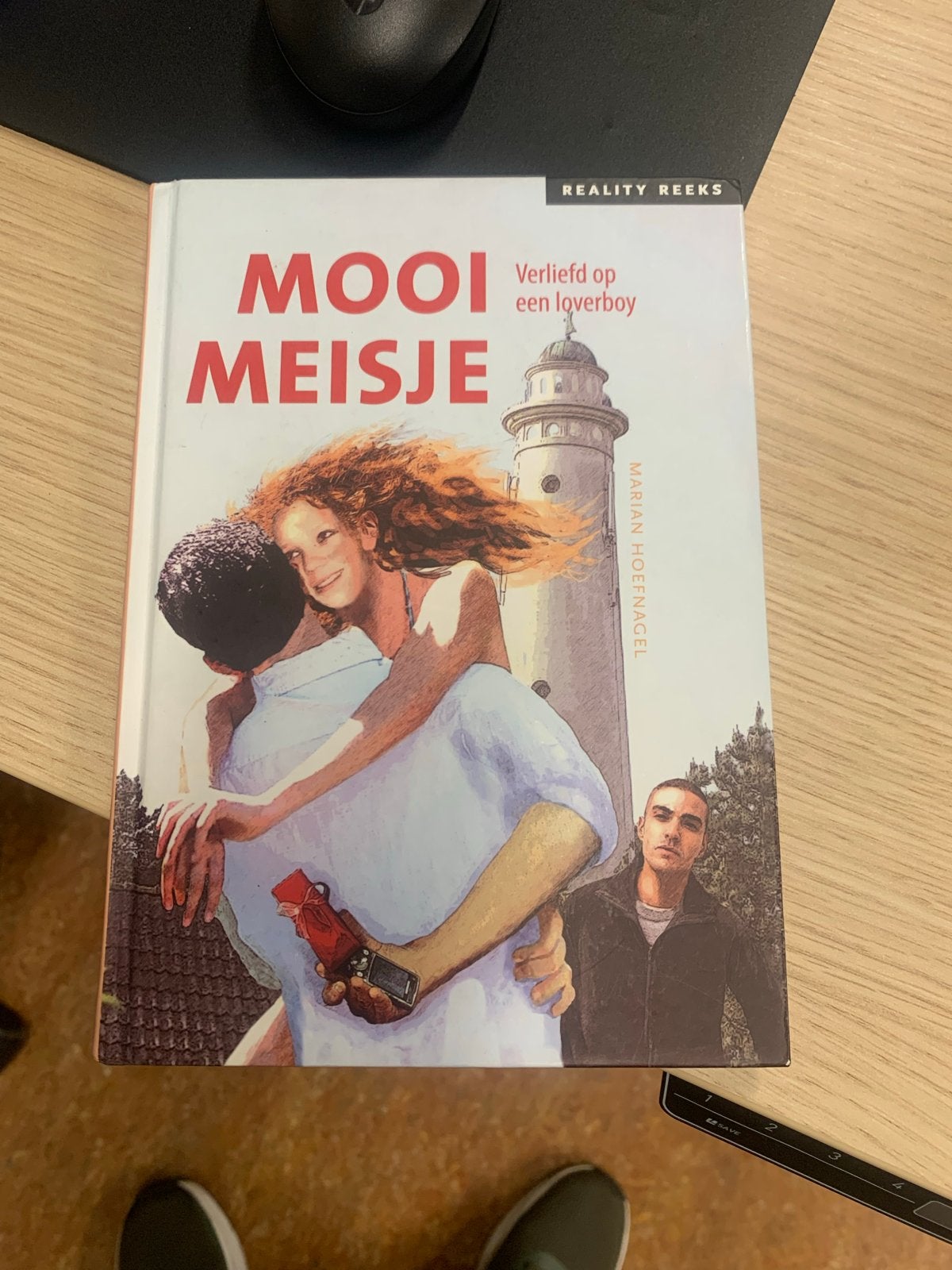 Mooi Meisje: Verliefd op een loverboy - Marian Hoefnagel, Ophalen of Verzenden, Gelezen, Fictie