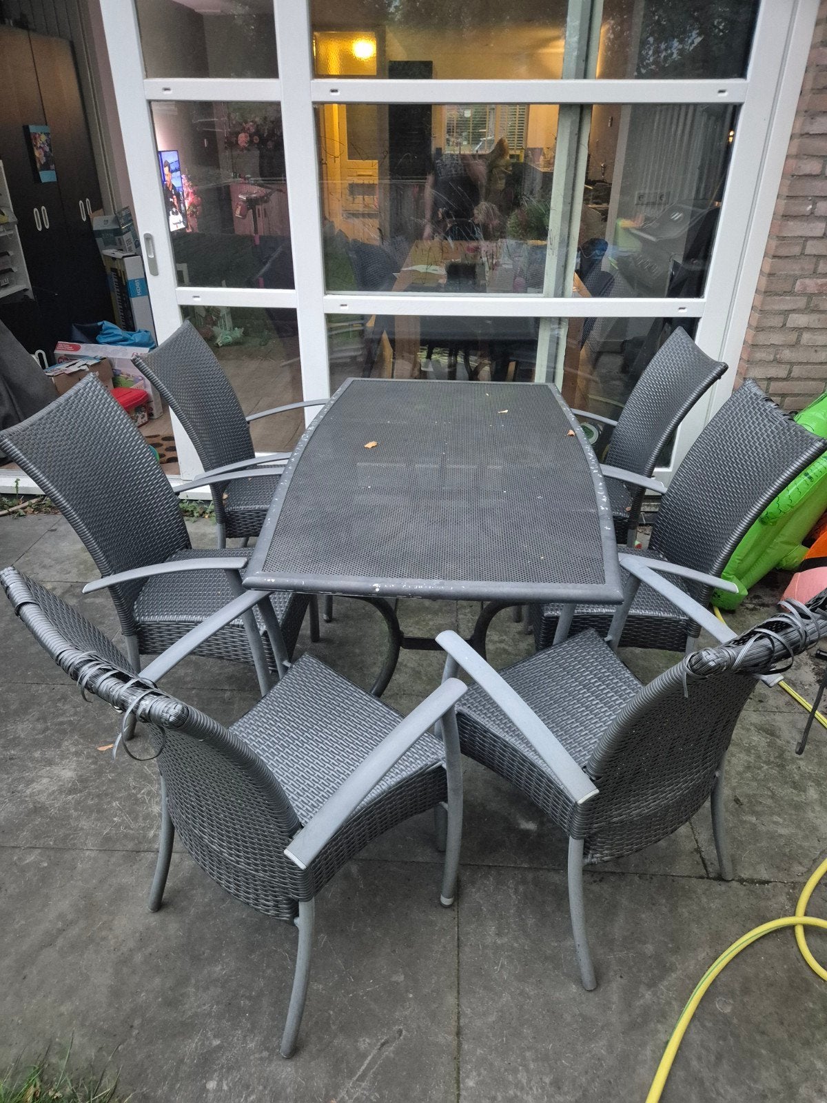 Gebruikte tuinset met 6 stoelen en tafel