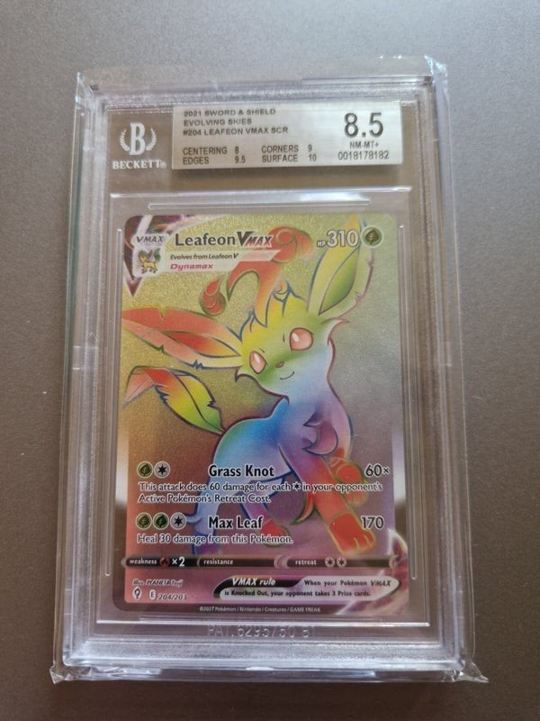 Leafeon VMAX 204/203 Rainbow Beckett 8.5, Ophalen of Verzenden, Zo goed als nieuw, Losse kaart, Foil