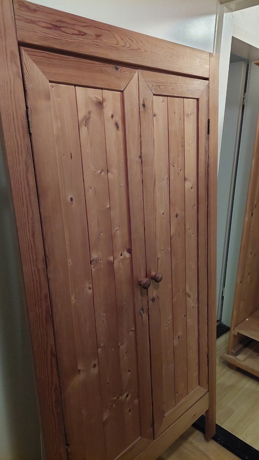 Houten kledingkast en commode (eventueel met ledikantje), Ophalen, Gebruikt, 50 tot 70 cm, 105 cm of meer