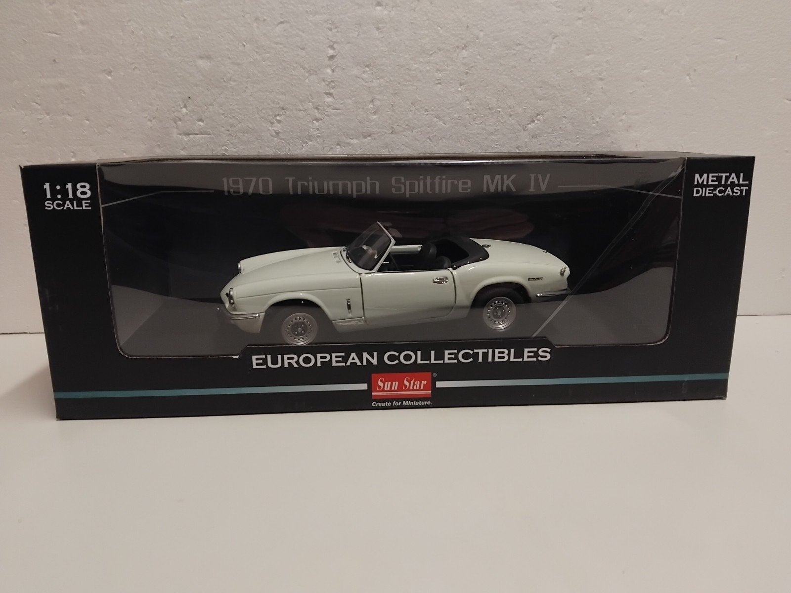 Triumph Spitfire MKIV white 1970 Sun Star metal 1:18 KRD, Hobby en Vrije tijd, Ophalen of Verzenden, Zo goed als nieuw, Auto, Sun Star