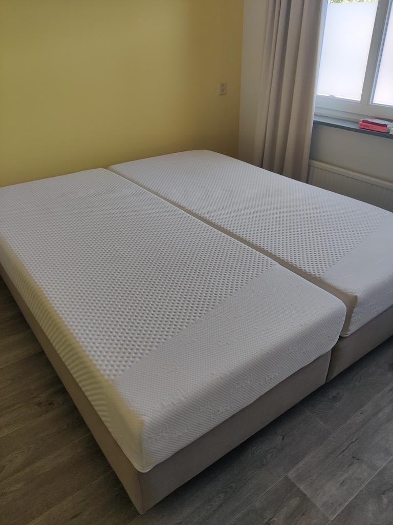 Tempur boxspring met matrassen 180x210 cm - Beige/Zand, Huis en Inrichting, Slaapkamer | Boxsprings, Ophalen, Tweepersoons, Zo goed als nieuw