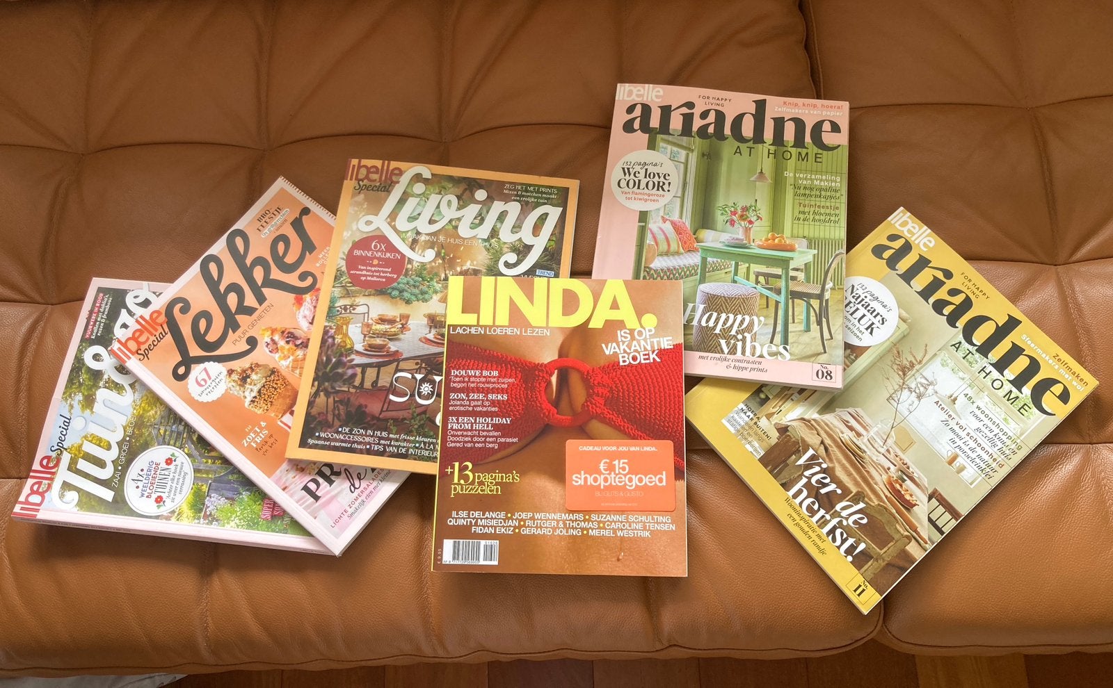 2 Ariadne at home + Linda vakantieboek + 3 Libelle specials, Ophalen of Verzenden, Zo goed als nieuw, Damesbladen