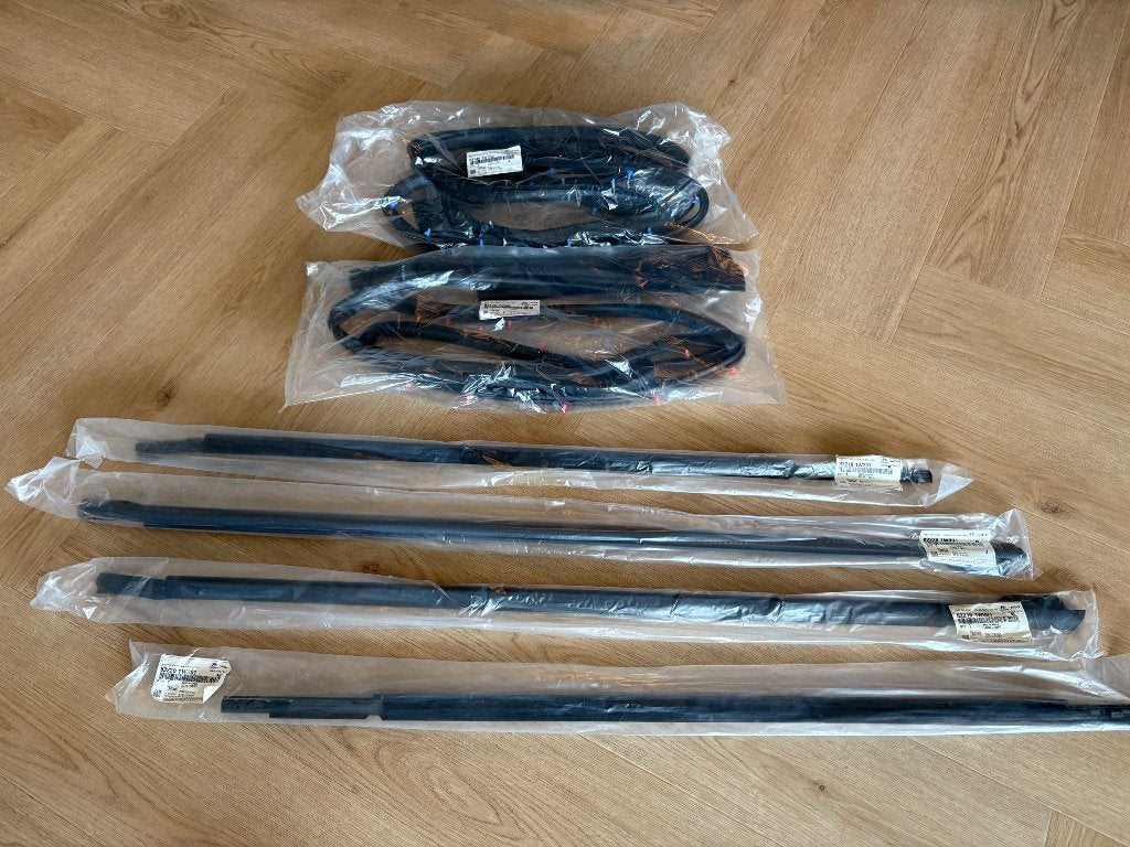Nieuwe Kia Rio 2012 raamrubbers en deurrubbers te koop, Auto-onderdelen, Ophalen of Verzenden, Nieuw, Kia