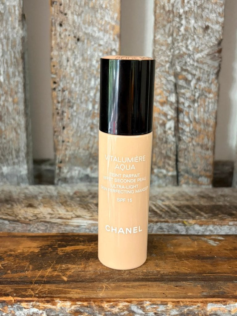 Chanel Vitalumiere Aqua Foundation 32 Beige Rose, Gehele gezicht, Beige, Ophalen of Verzenden, Zo goed als nieuw