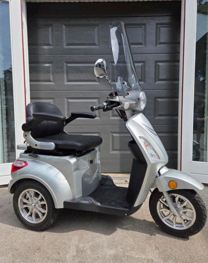 Scootmobiel Electrisch Btc Tres Grijs Metallic met extra's, Diversen, Brommobielen en Scootmobielen, Ophalen, Zo goed als nieuw