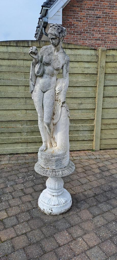 Groot antiek tuinbeeld op voet sokkel, Ophalen