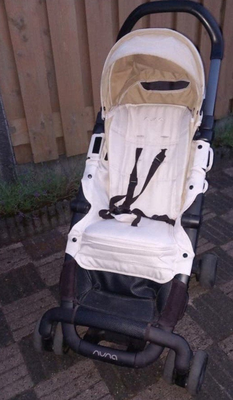 Mooie Nuna buggy in beige en zwart, schoon! Nieuw: >€250., Ophalen, Gebruikt, Verstelbare rugleuning