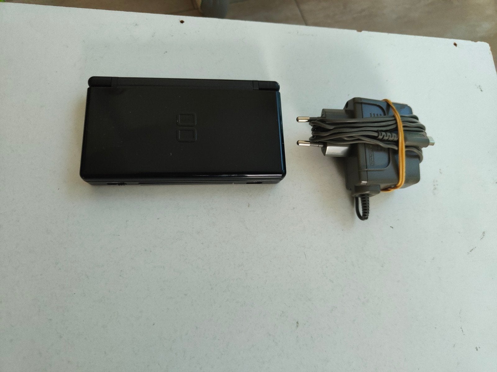 Nintendo DS Met lader., Spelcomputers en Games, Spelcomputers | Nintendo DS, Ophalen of Verzenden, Zo goed als nieuw, DS Lite