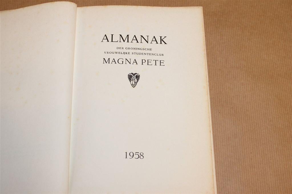 Almanak Magna Pete [1958] — Groningse Vrouwelijke Studenten, Ophalen of Verzenden, Gelezen