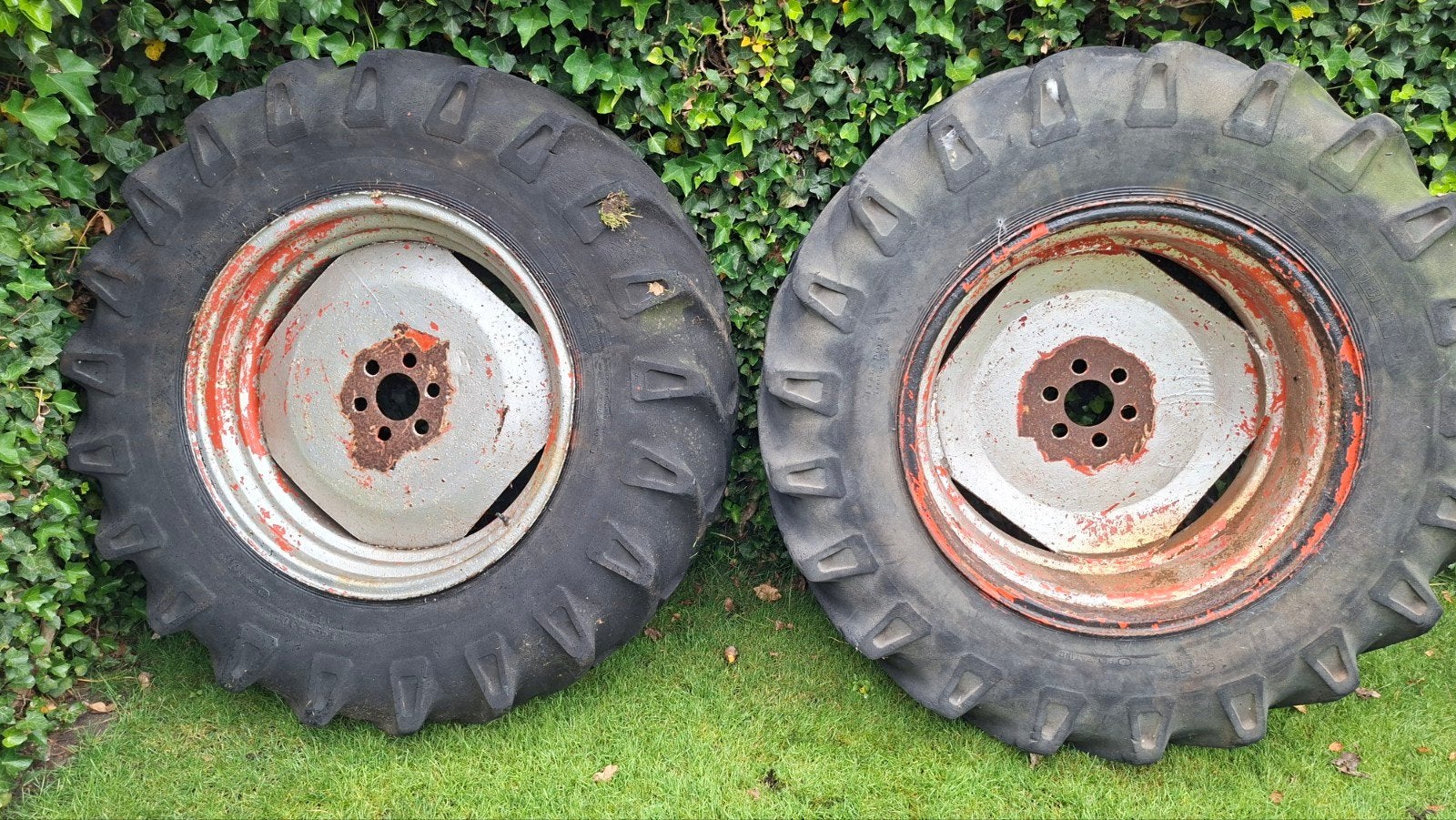 Fordson Super Major velgen en banden. (Majoor/4000 steek)., Ophalen of Verzenden