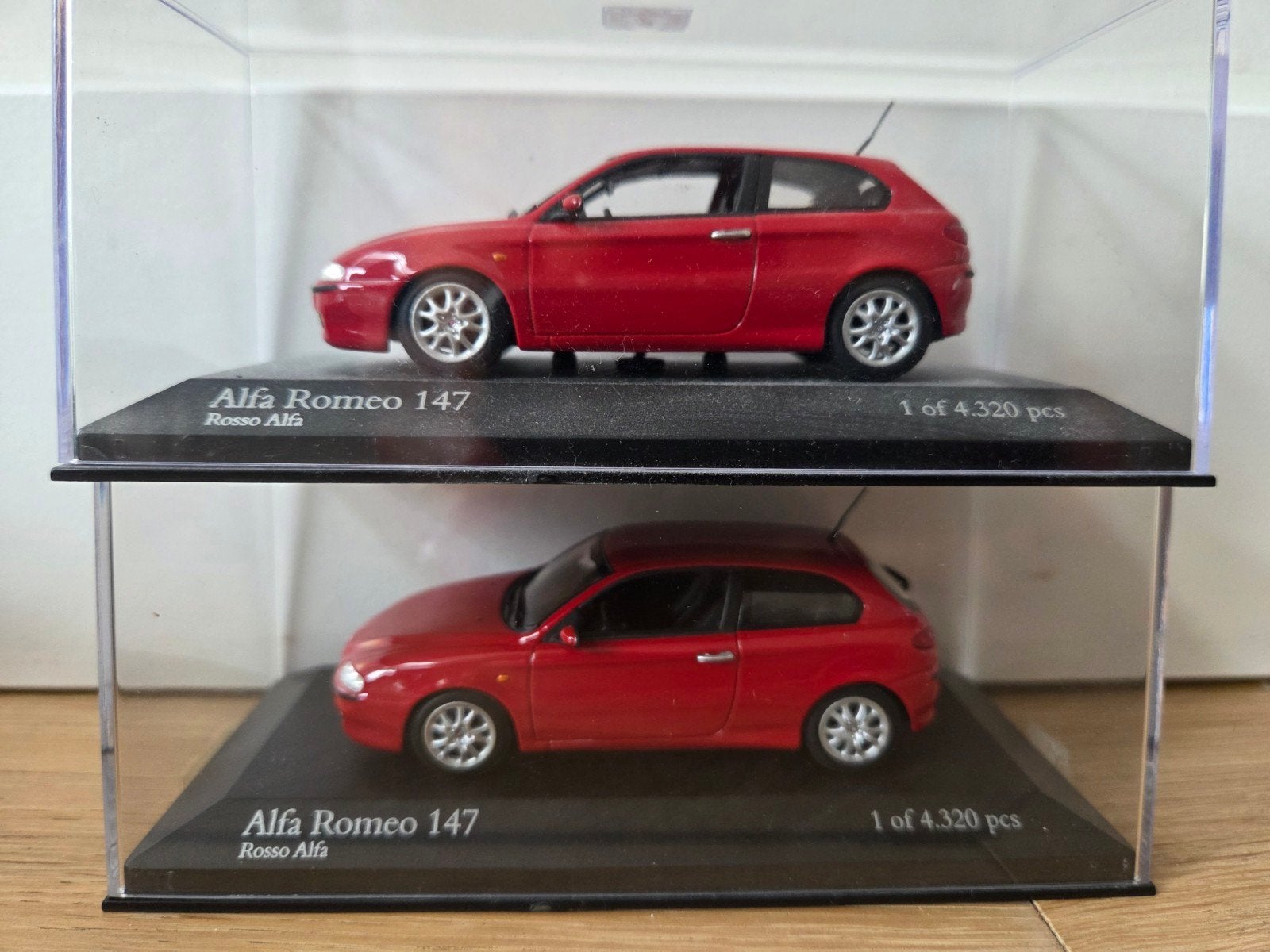 2x Norev Alfa 147 2001 rood 1:43, Hobby en Vrije tijd, Ophalen of Verzenden, Zo goed als nieuw, Auto, Norev