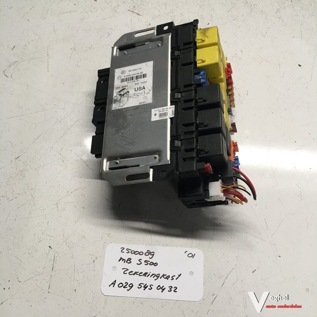 Mercedes S500 2001 25000098  SAM MOdule / Zekeringkast A 029