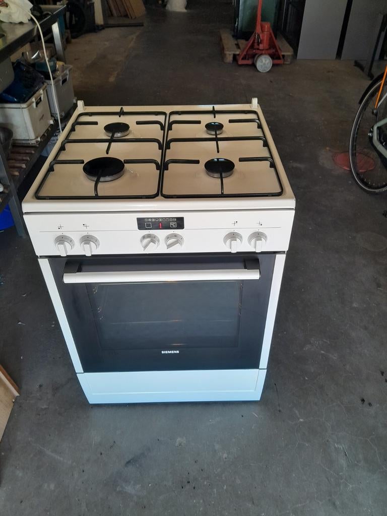Siemens gasfornuis., Witgoed en Apparatuur, Fornuizen, Ophalen, Hete lucht, 4 kookzones, Zo goed als nieuw