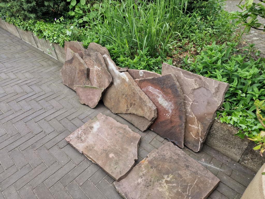 Ongeveer 15 redelijk grote natuursteen tegels/platen, Tuin en Terras, Tegels en Klinkers, Ophalen, Gebruikt, Overige typen, Natuursteen