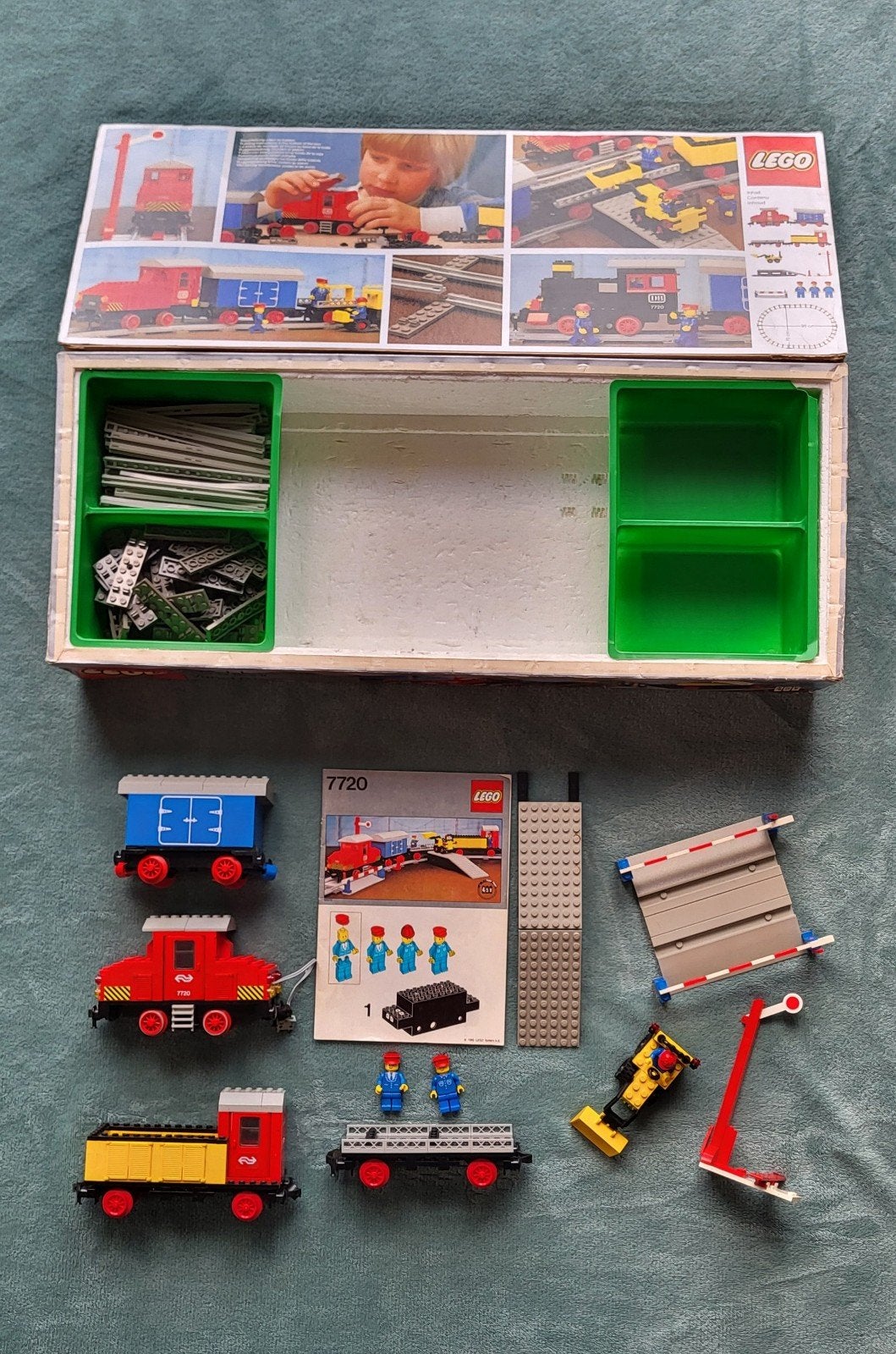 Lego trein 4,5 Volt rails, locomotief, wagons (set 7720), Compleet, Gebruikt, Lego, Ophalen of Verzenden