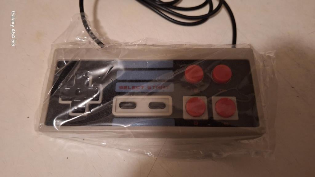 T.KA HAGELNIEUWE CONTROLLER NINTENDO NES, Ophalen, Nieuw, Met 1 controller