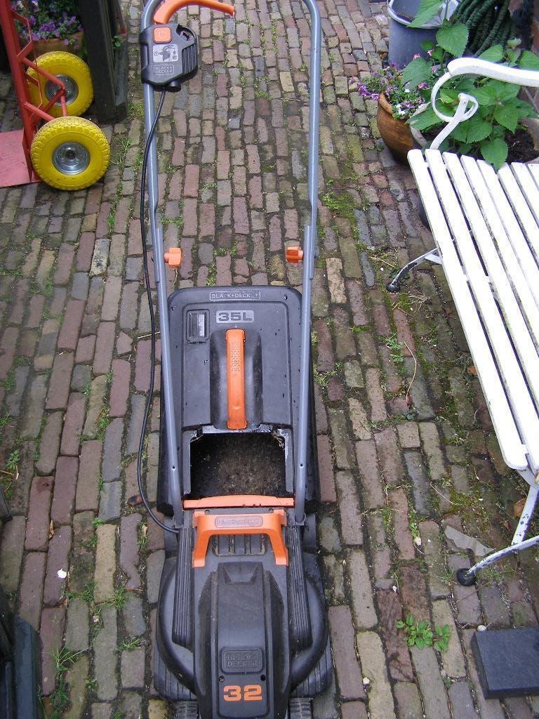 grasmaaier Black & Decker elketrisch met opvangbak 32 cm, Tuin en Terras, Grasmaaiers, Ophalen, Cirkelmaaier, Gebruikt, Elektrische grasmaaier