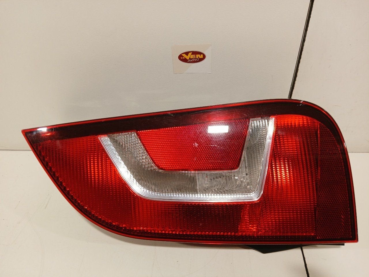 Achterlicht carrosserie rechts Volkswagen Up, Onderdelen@venauto.nl, Van der Ven Autorecycling B.V., Gebruikt, Ettenseweg 76, 4706 PB Roosendaal, The Netherlands
