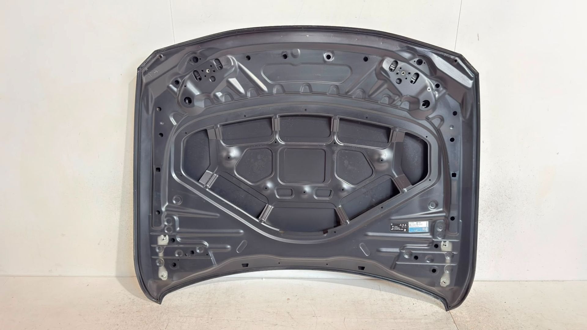 BMW 3-serie F30 F31 motorkap, Petuelring 130
80788  Munich, DE, Gebruikt, Voor, Info@bmw.de