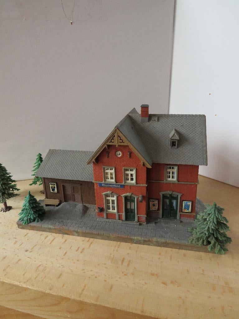 HO modelspoorstation Reichelsheim Kibri 39492 en bomen, Hobby en Vrije tijd, Overige merken, Gebruikt, Gelijkstroom of Wisselstroom