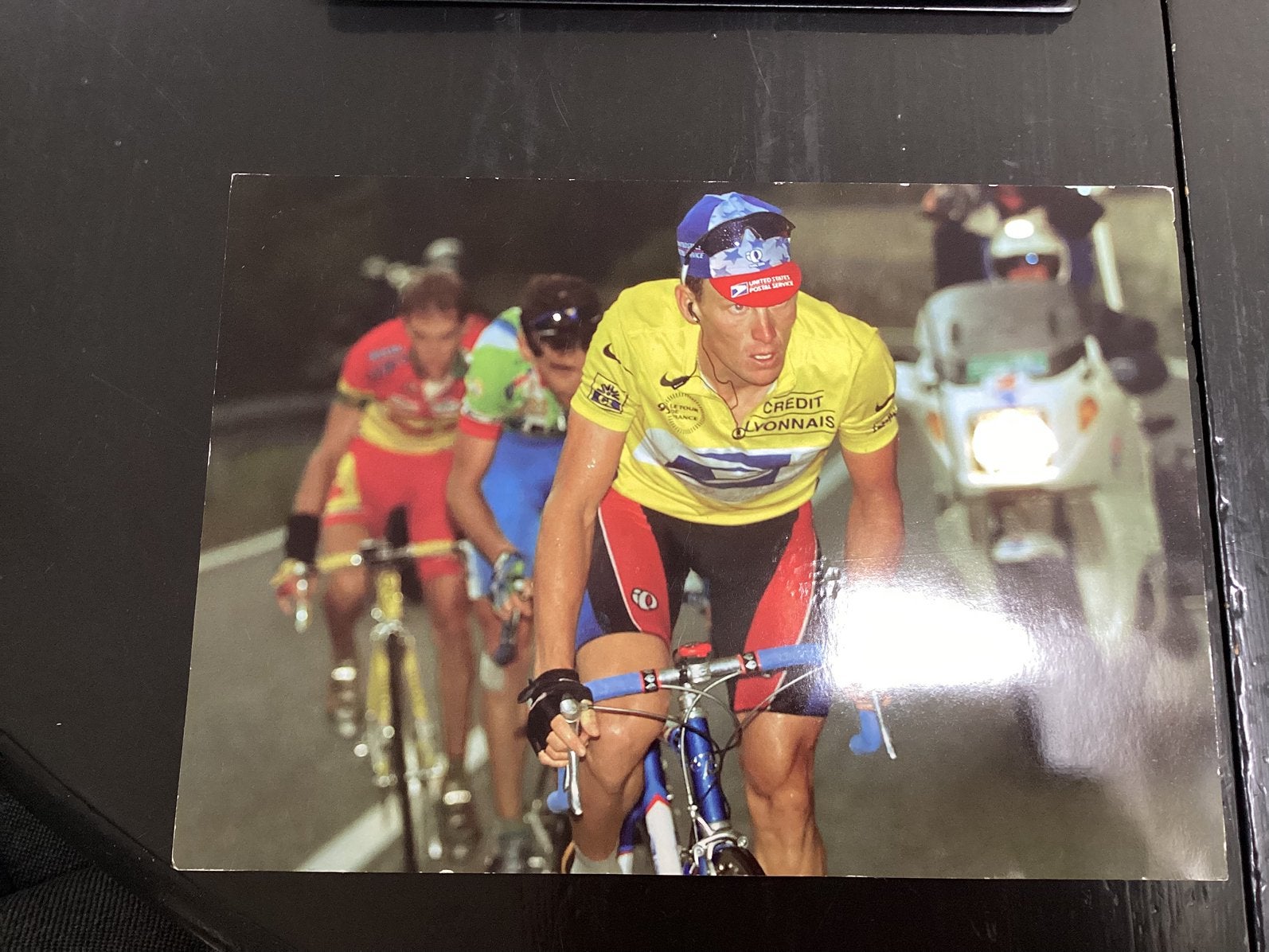 Mooie kleuren foto van een wielrenner, Ophalen of Verzenden, Zo goed als nieuw, Overige typen