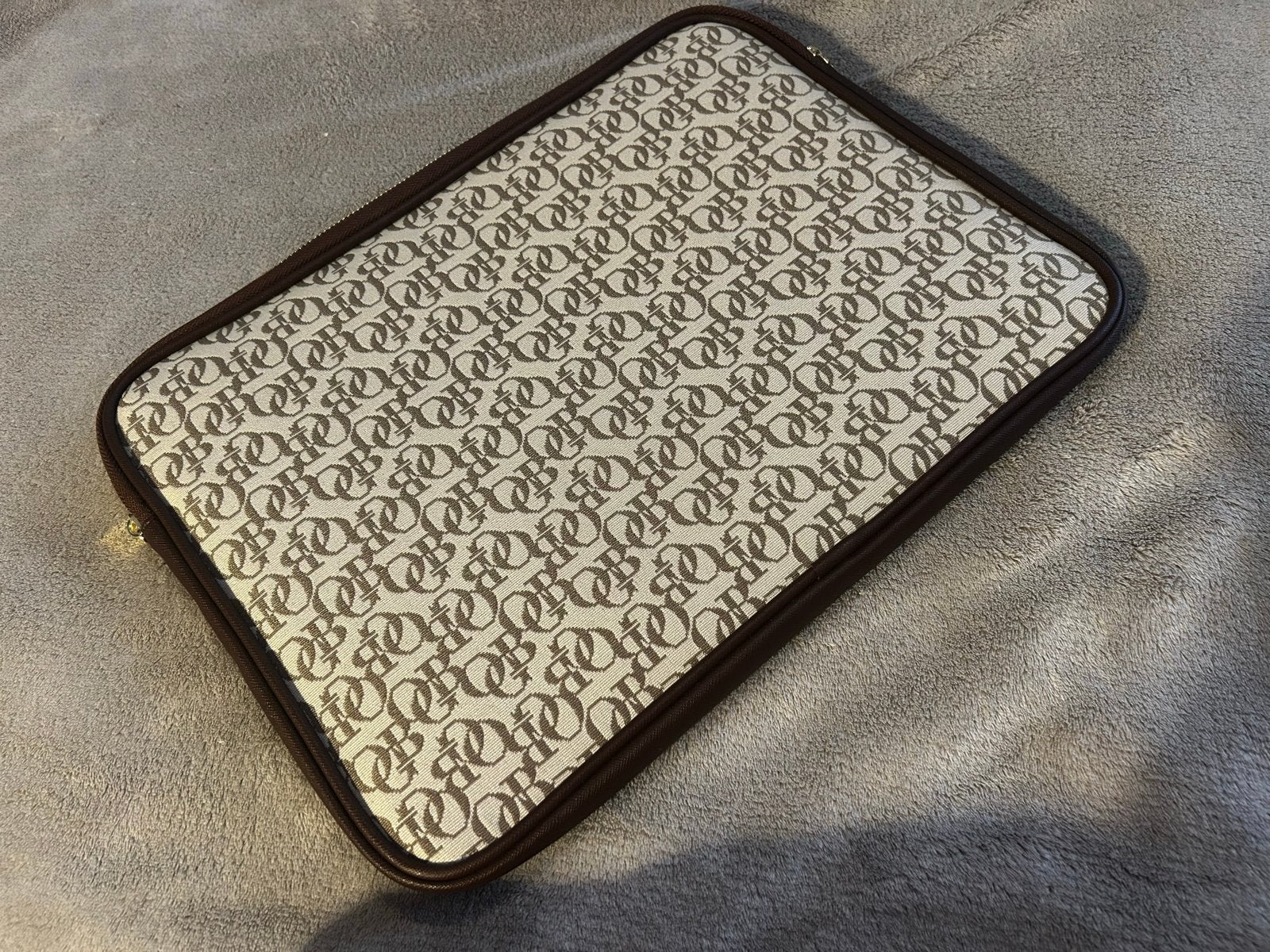 Olcay Gulsen Beauty OGB laptop sleeve 13 inch - Ongebruikt, Computers en Software, Laptophoezen, Ophalen of Verzenden, 13 inch