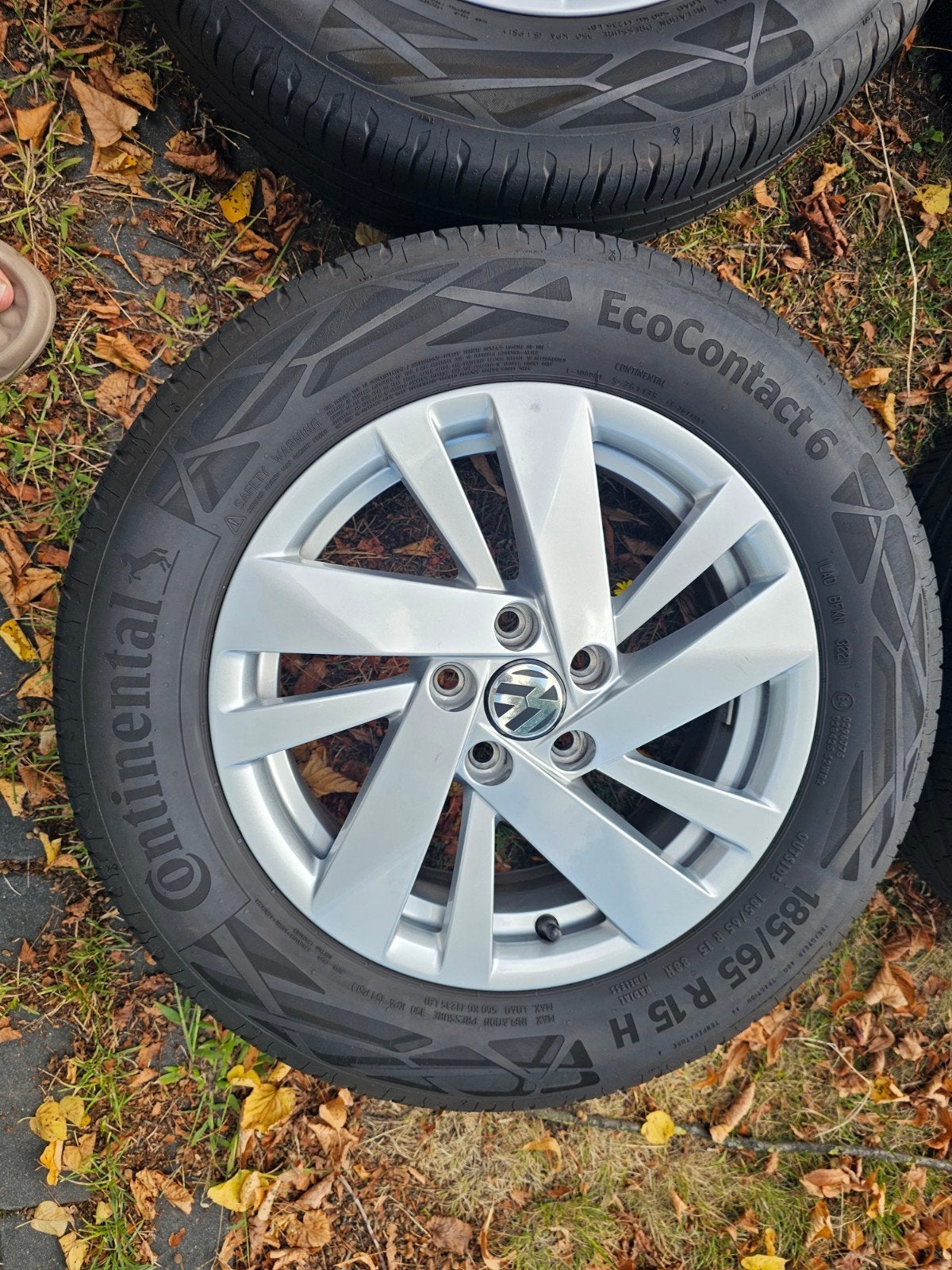 Vw. Polo 15 inch Origineel RONDA velgen met zomerbanden, Ophalen of Verzenden, Zo goed als nieuw