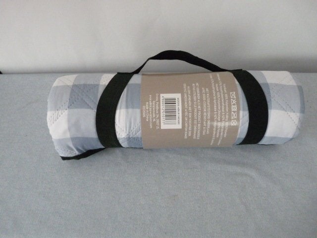 Lichtblauw met wit ruiten picknickkleed 135x160 cm   Nieuw, Hobby en Vrije tijd, Picknickmanden, Ophalen of Verzenden, Nieuw