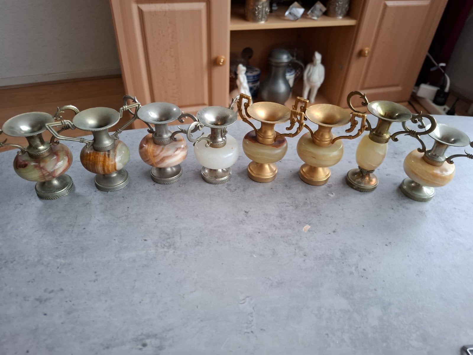 Set van 8 vintage onyx en messing miniatuur vazen, Ophalen
