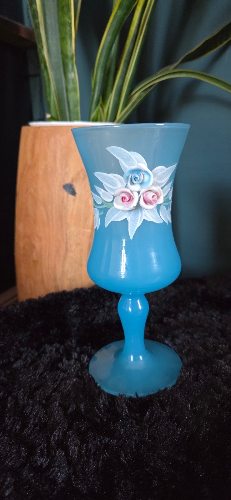 Vintage Blauwe Opaline Glazen Vaas met Bloemen, Ophalen of Verzenden