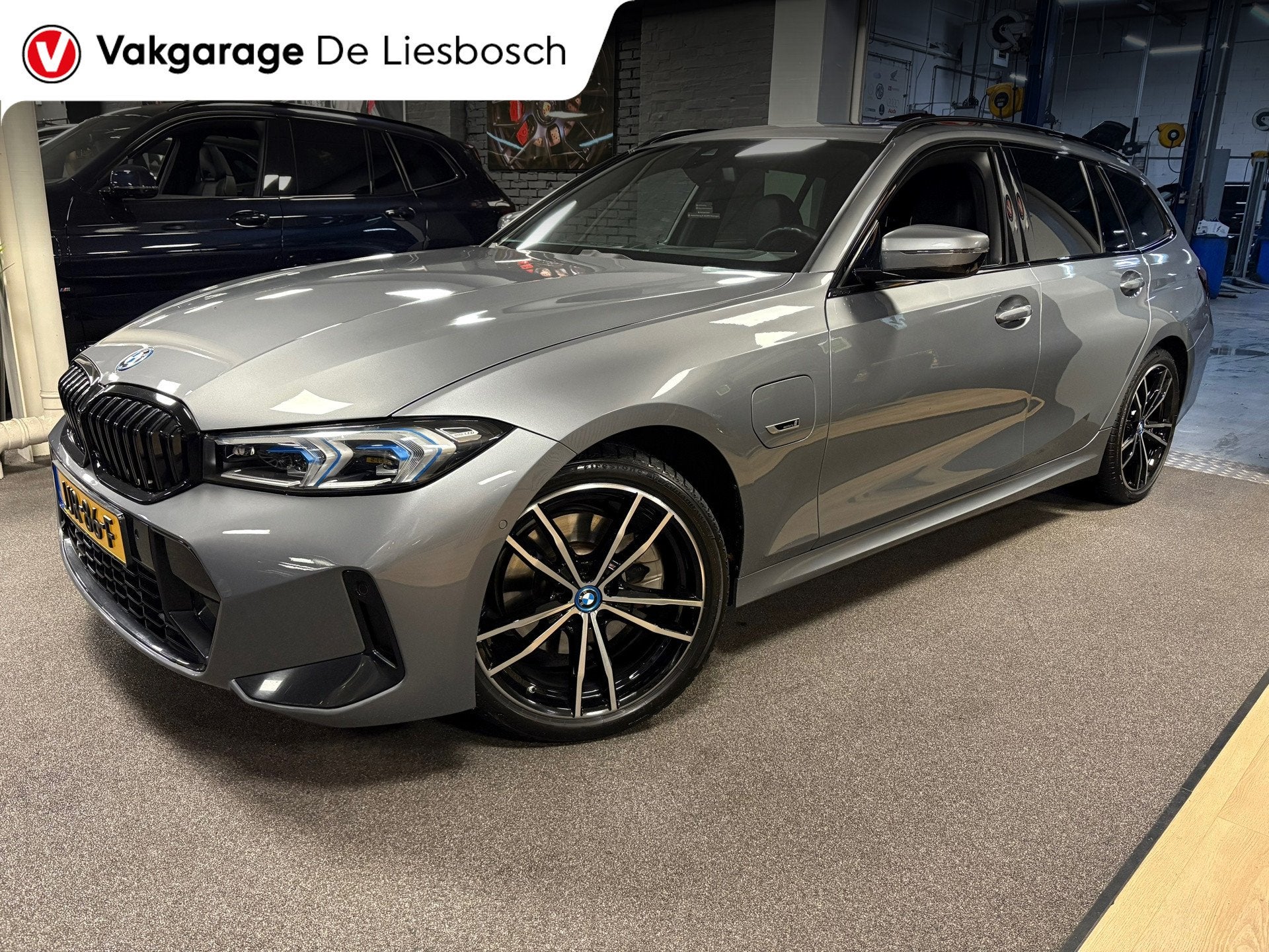 BMW 3-serie Touring 330e xDrive M-pakket facelift / Panorama, Gebruikt, 4 cilinders, Plug-in hybride, Vierwielaandrijving