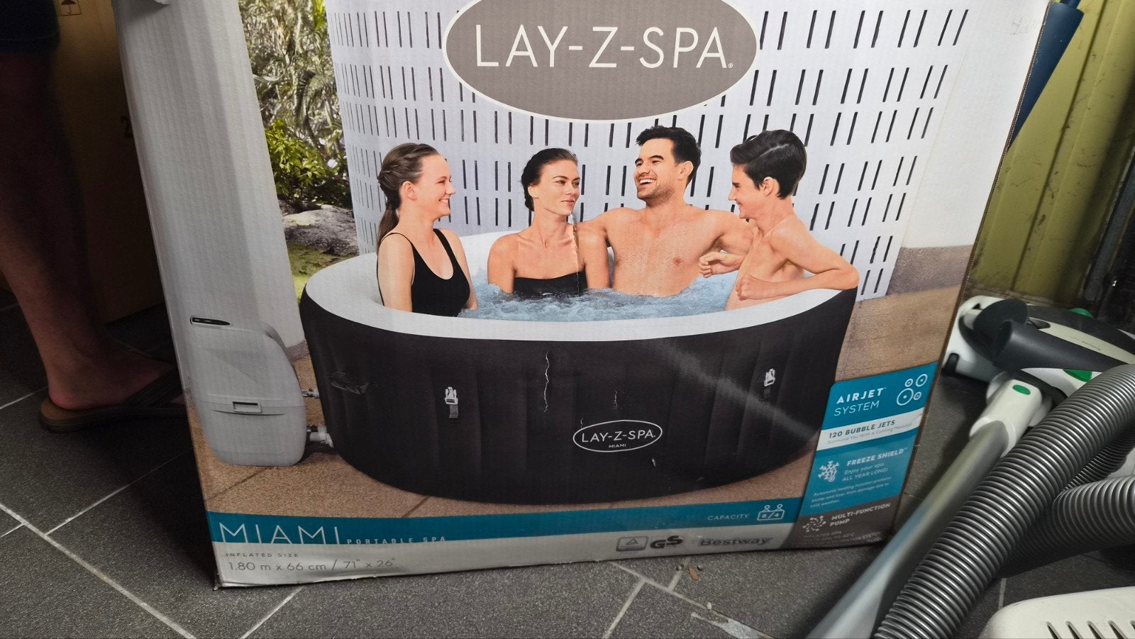 Miami Lay-Z-Spa compleet met matten en afdekdeken, Ophalen, Zo goed als nieuw, Opblaaszwembad